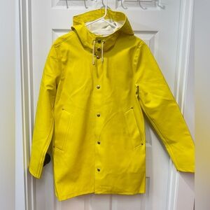 Stutterheim Stockholm women’s yellow rain jacket with hood XS